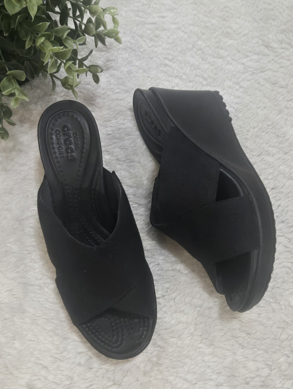 Crocs Black Dual Comfort Crisscross Strap Wedge Platform Comfy Casual Sandals, 6